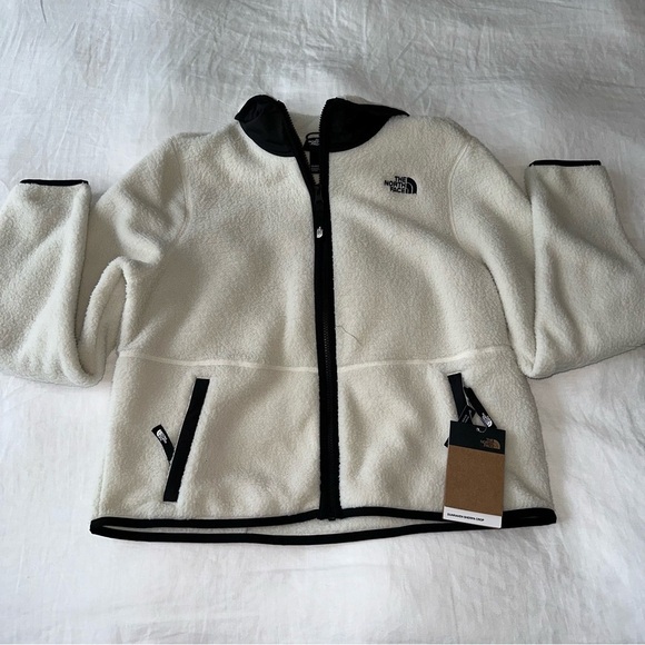 NWT The North Face Dunraven Sherpa Crop in size medium. - Picture 4 of 7